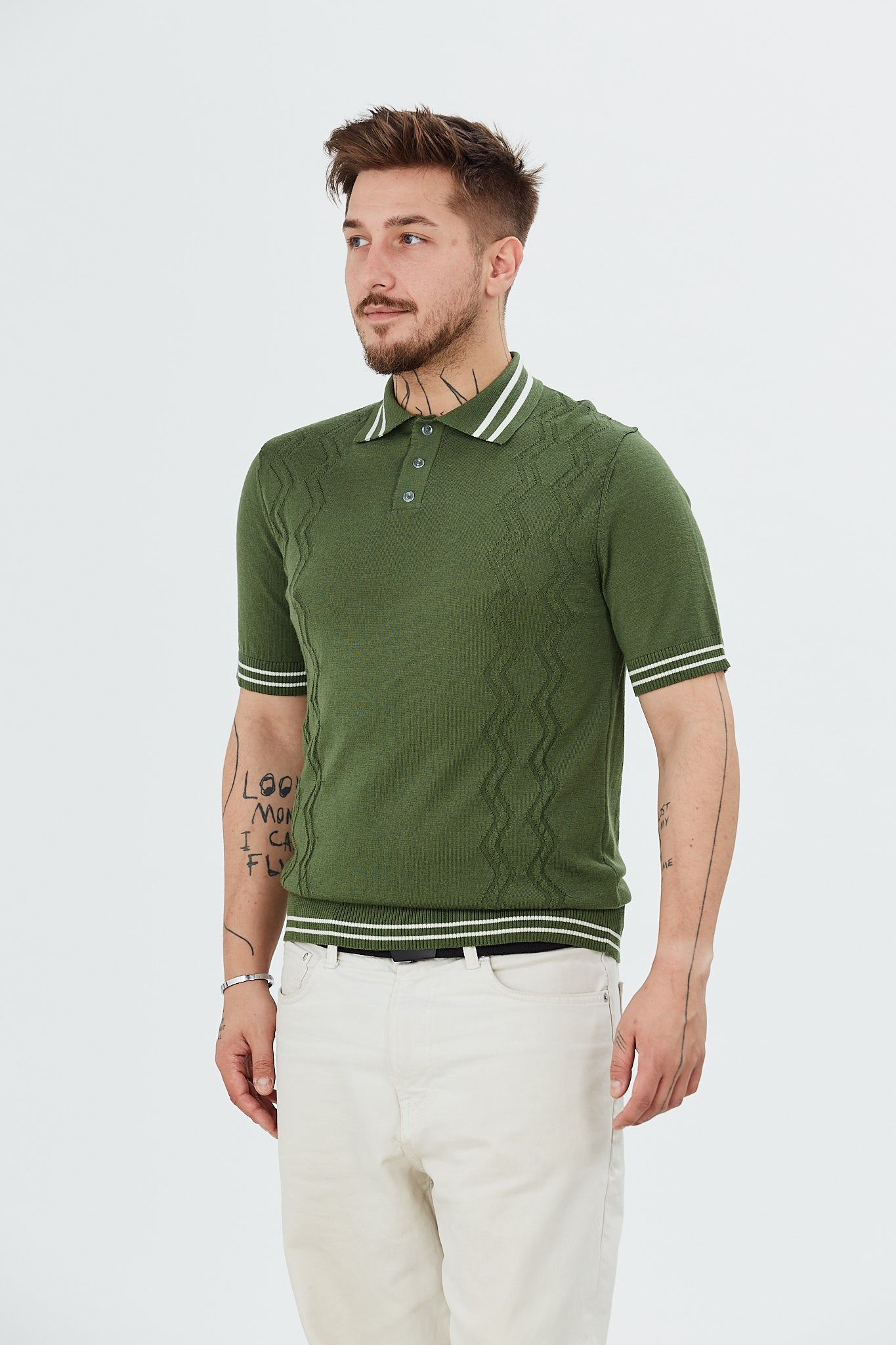 Pulover cu guler polo si modele zig-zag