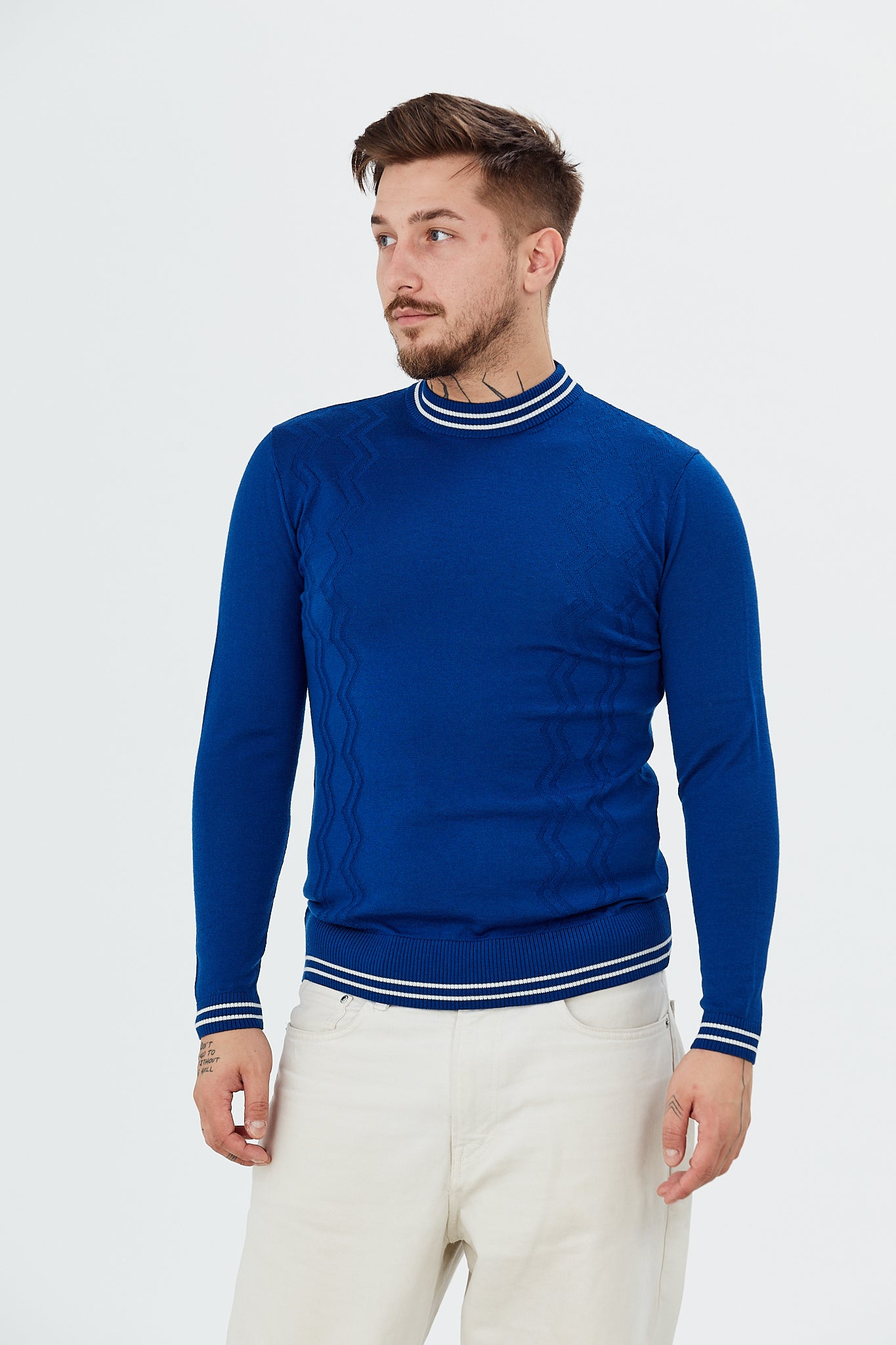 Pulover cu model zig-zag si maneci lungi