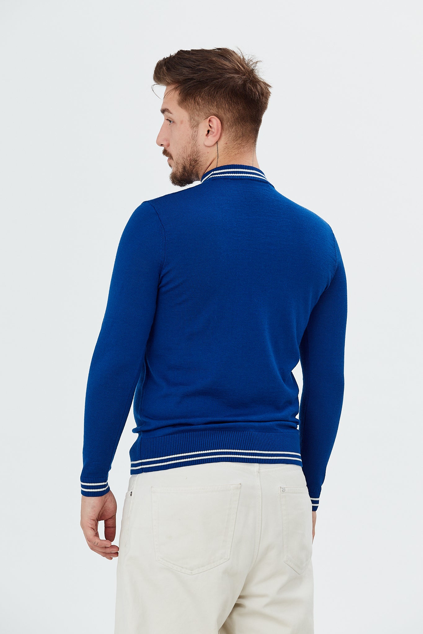 Pulover cu model zig-zag si maneci lungi