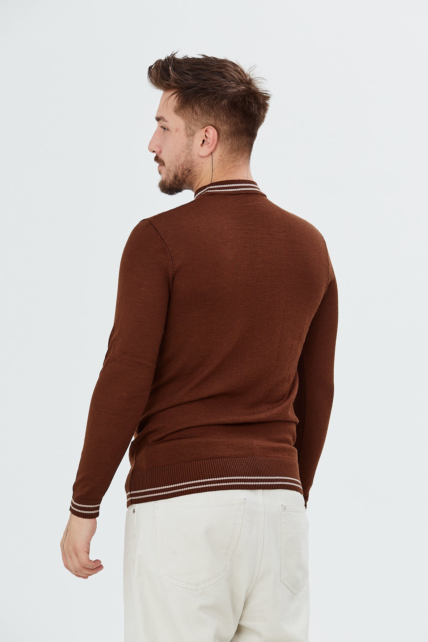 Pulover cu model zig-zag si maneci lungi