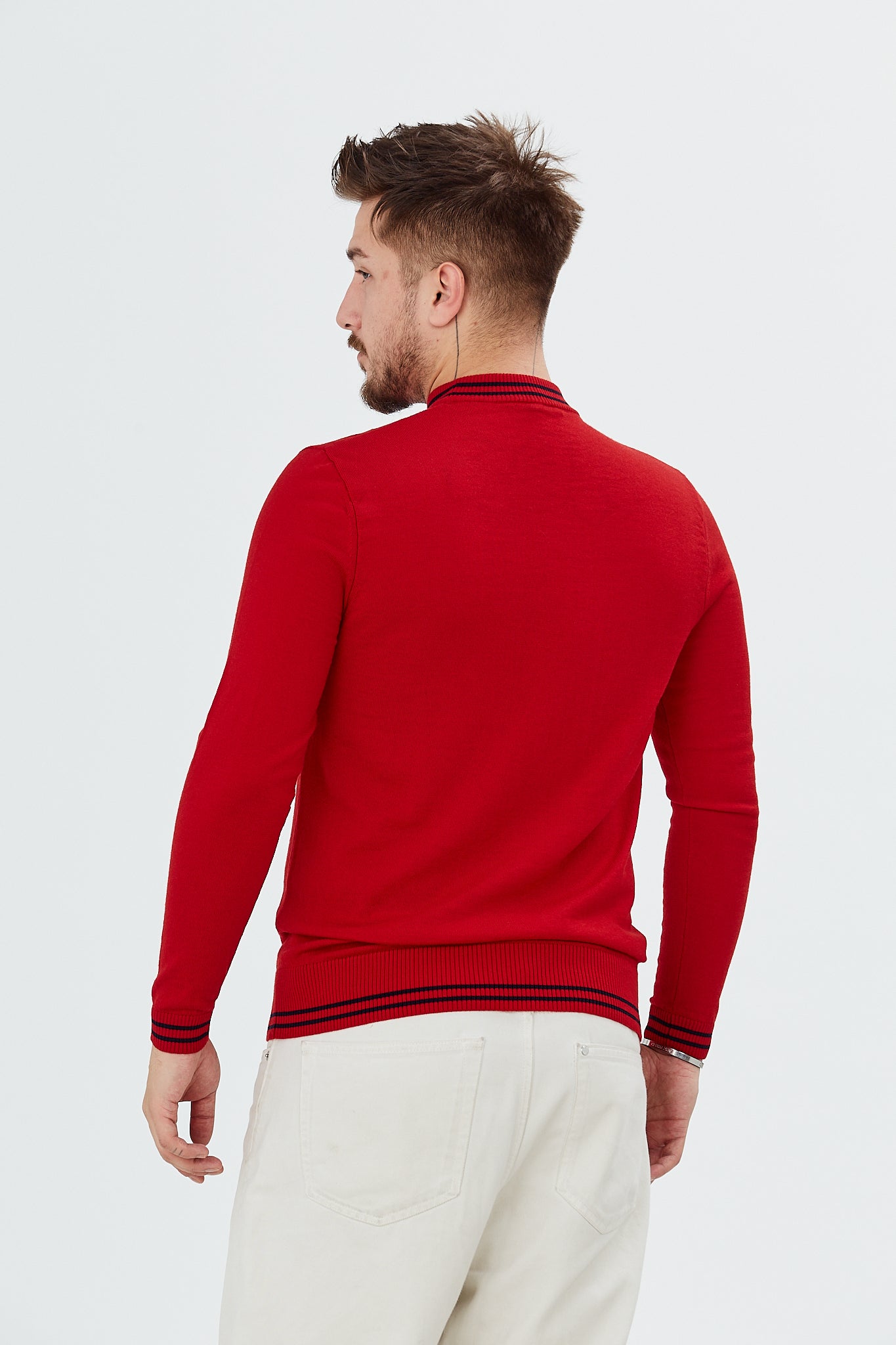 Pulover cu model zig-zag si maneci lungi