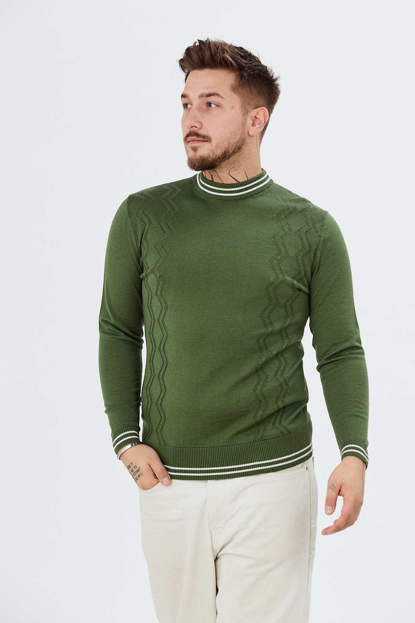 Pulover cu model zig-zag si maneci lungi