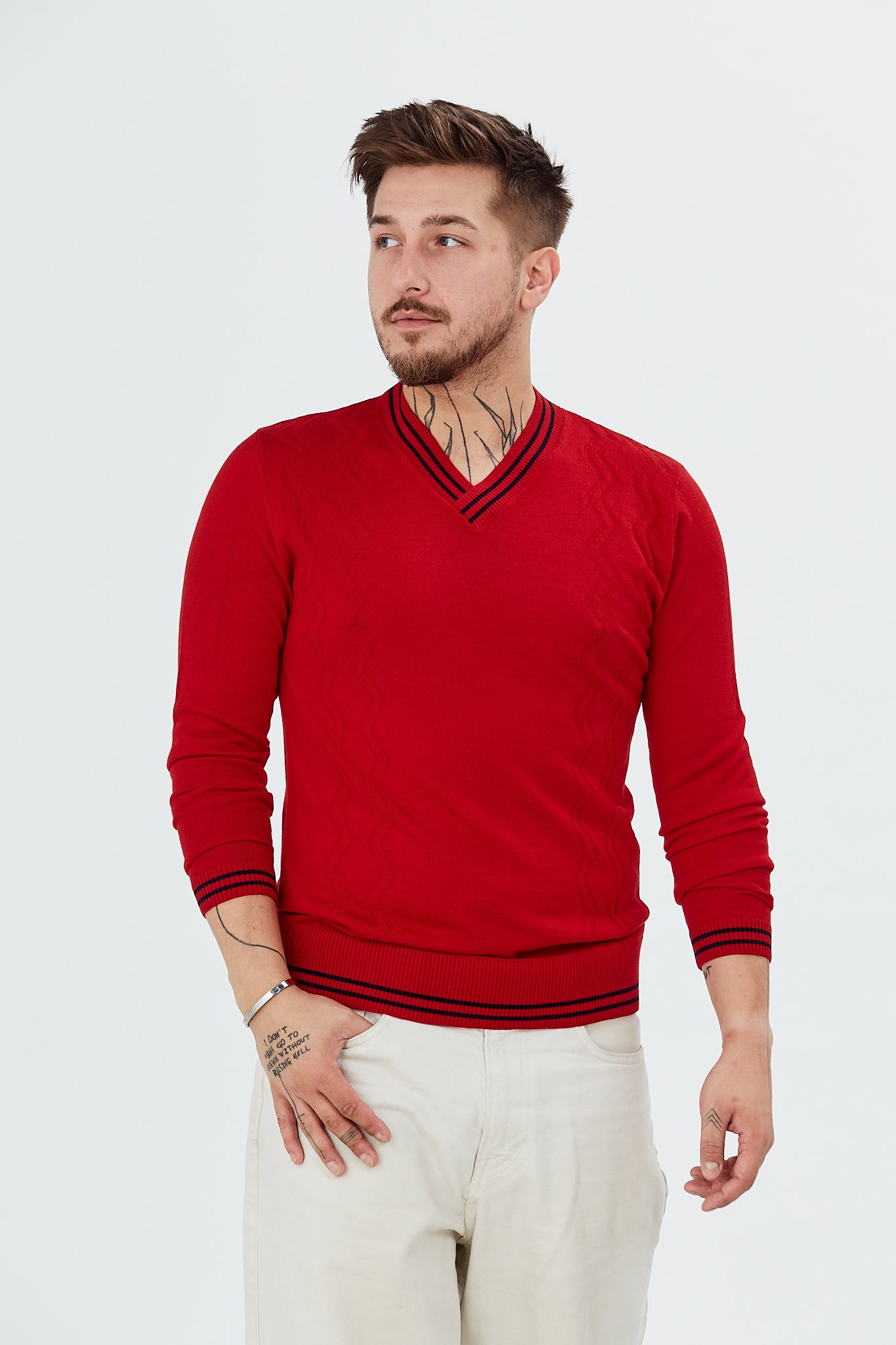 Pulover cu guler V si modele zig-zag