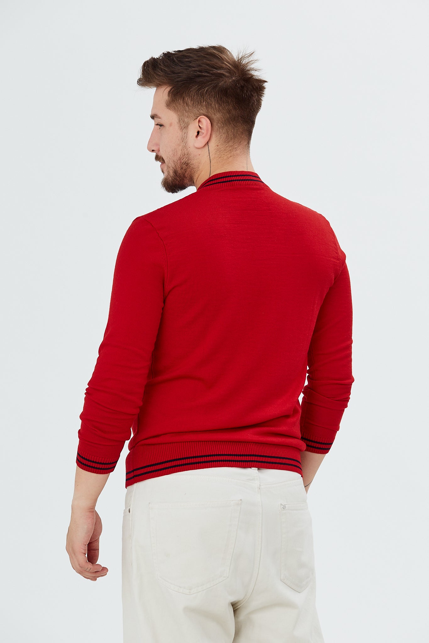 Pulover cu guler V si modele zig-zag