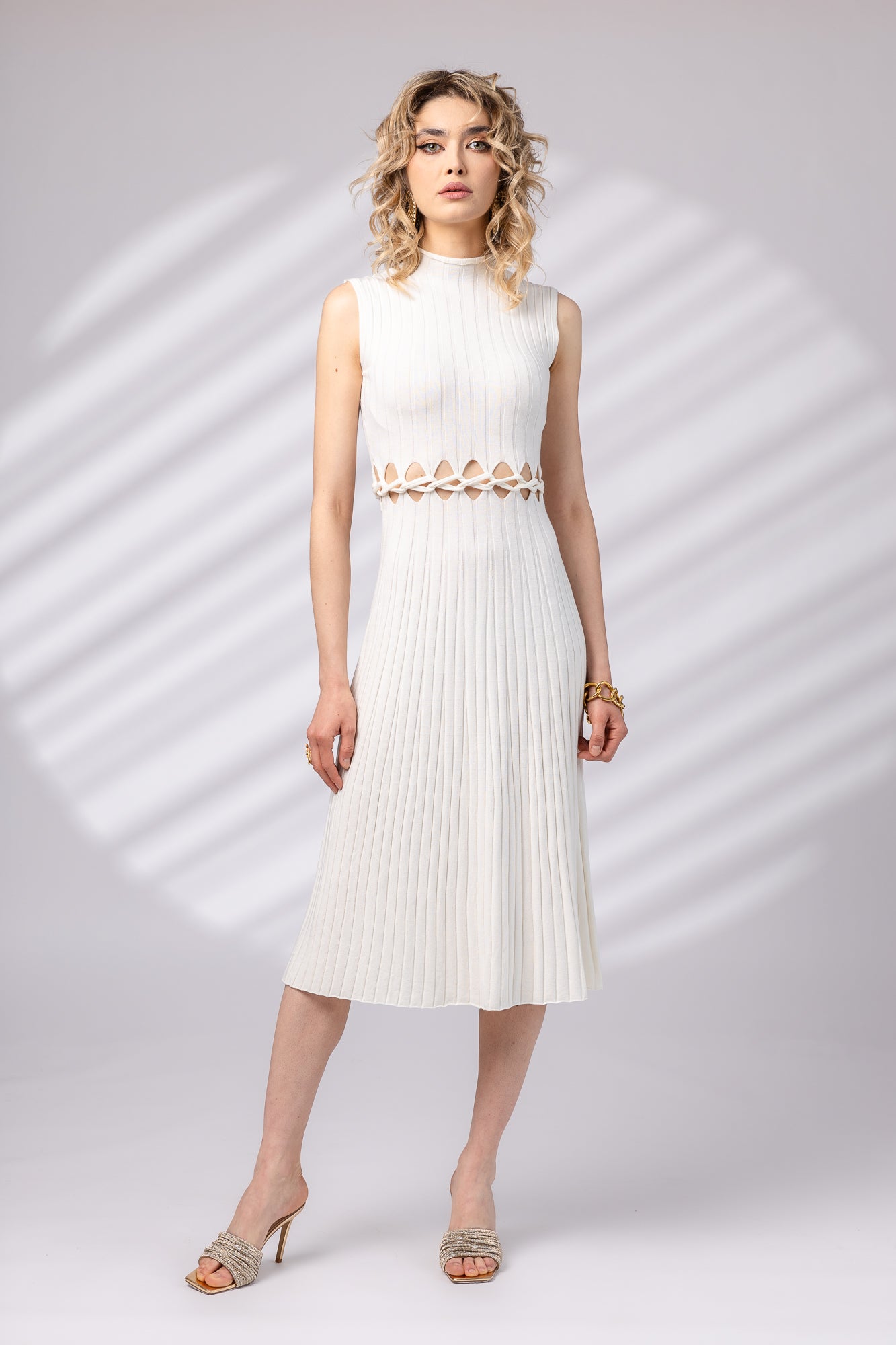 Rochie cu impletitura in talie