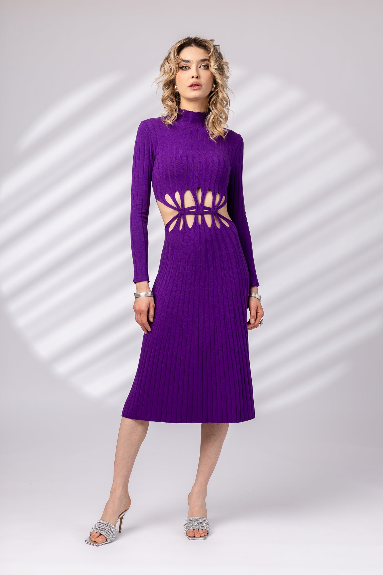 Rochie cu decupaje in talie