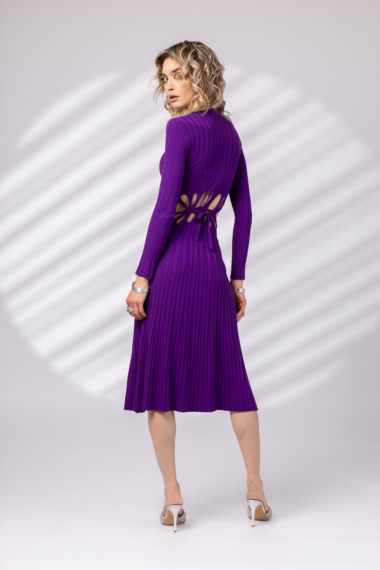 Rochie cu decupaje in talie