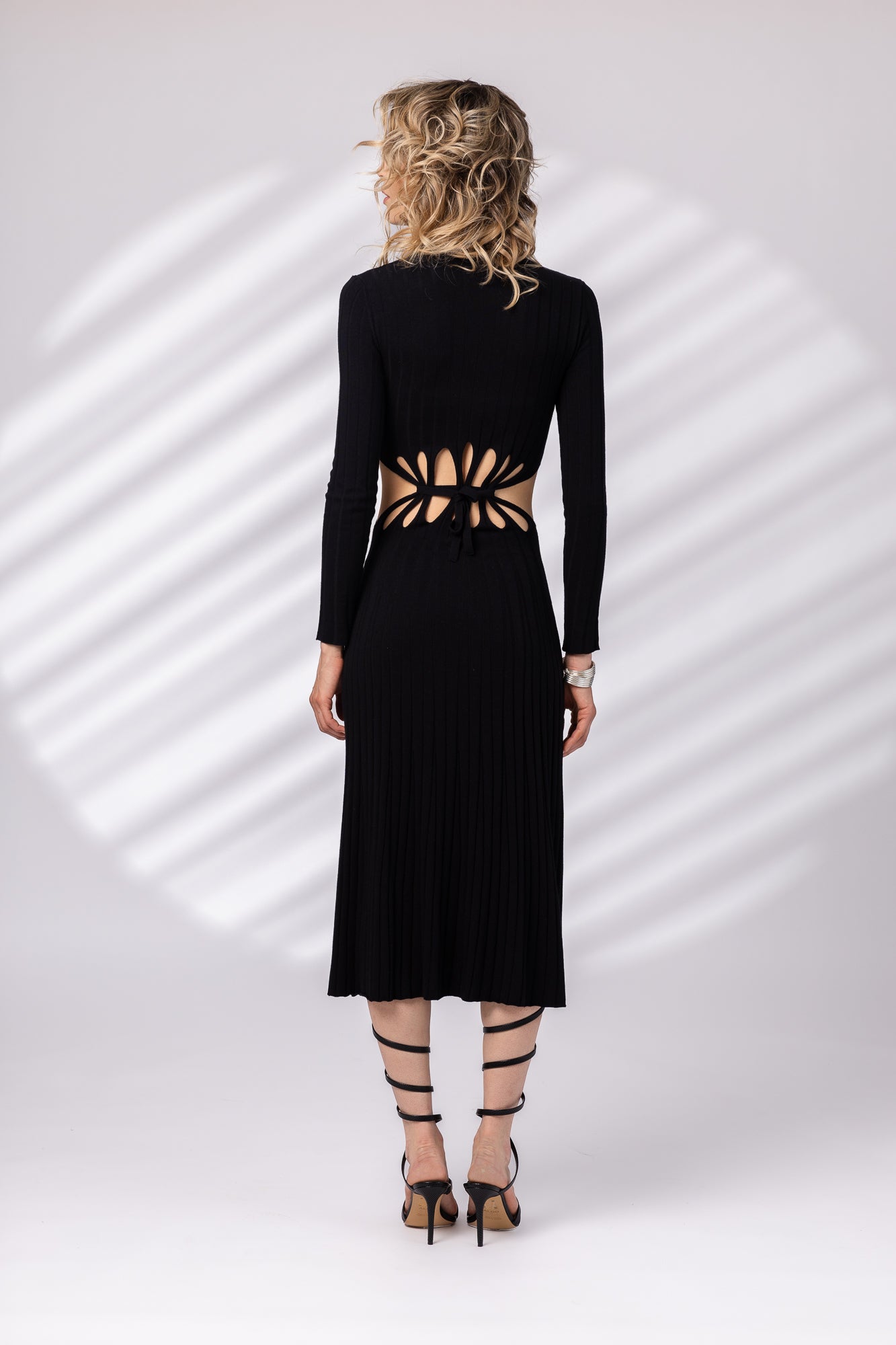 Rochie cu decupaje in talie