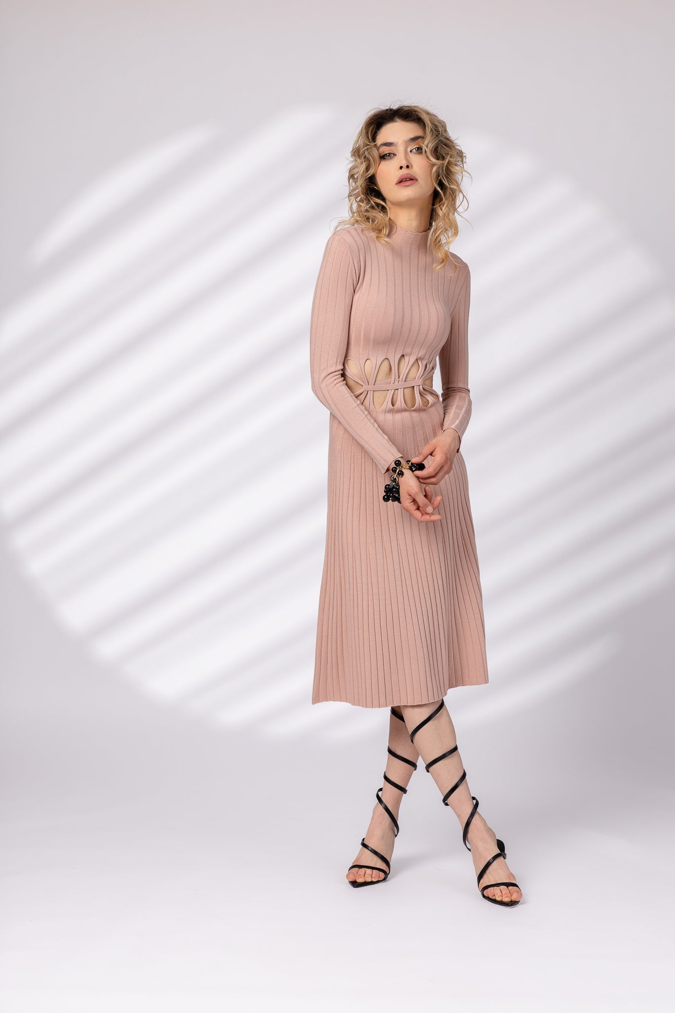 Rochie cu decupaje in talie
