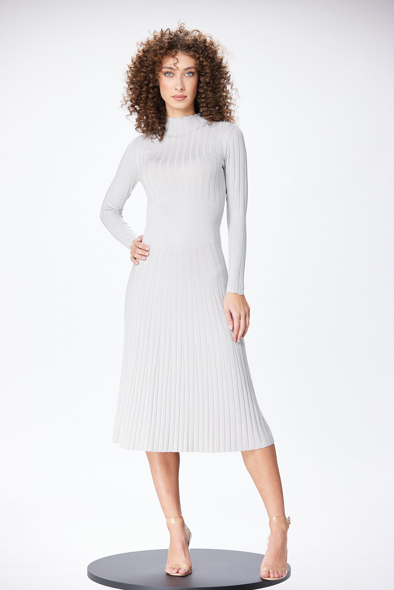 Rochie midi cu talie conturata