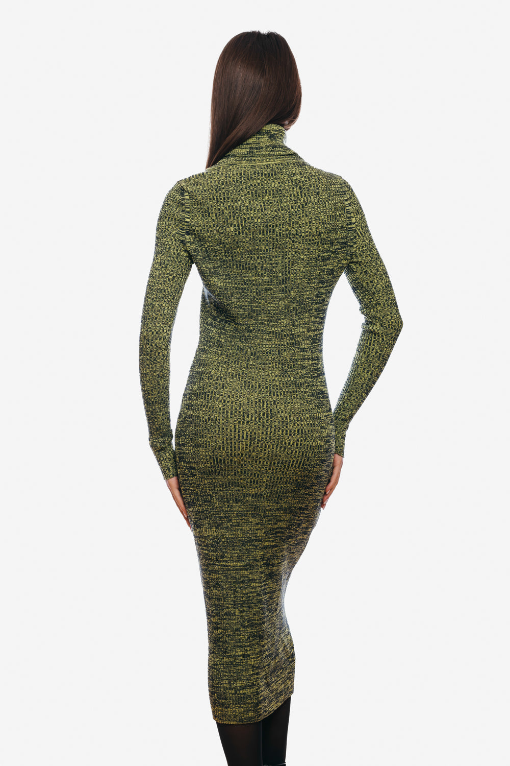 Rochie mulata cu maneci lungi si guler inalt