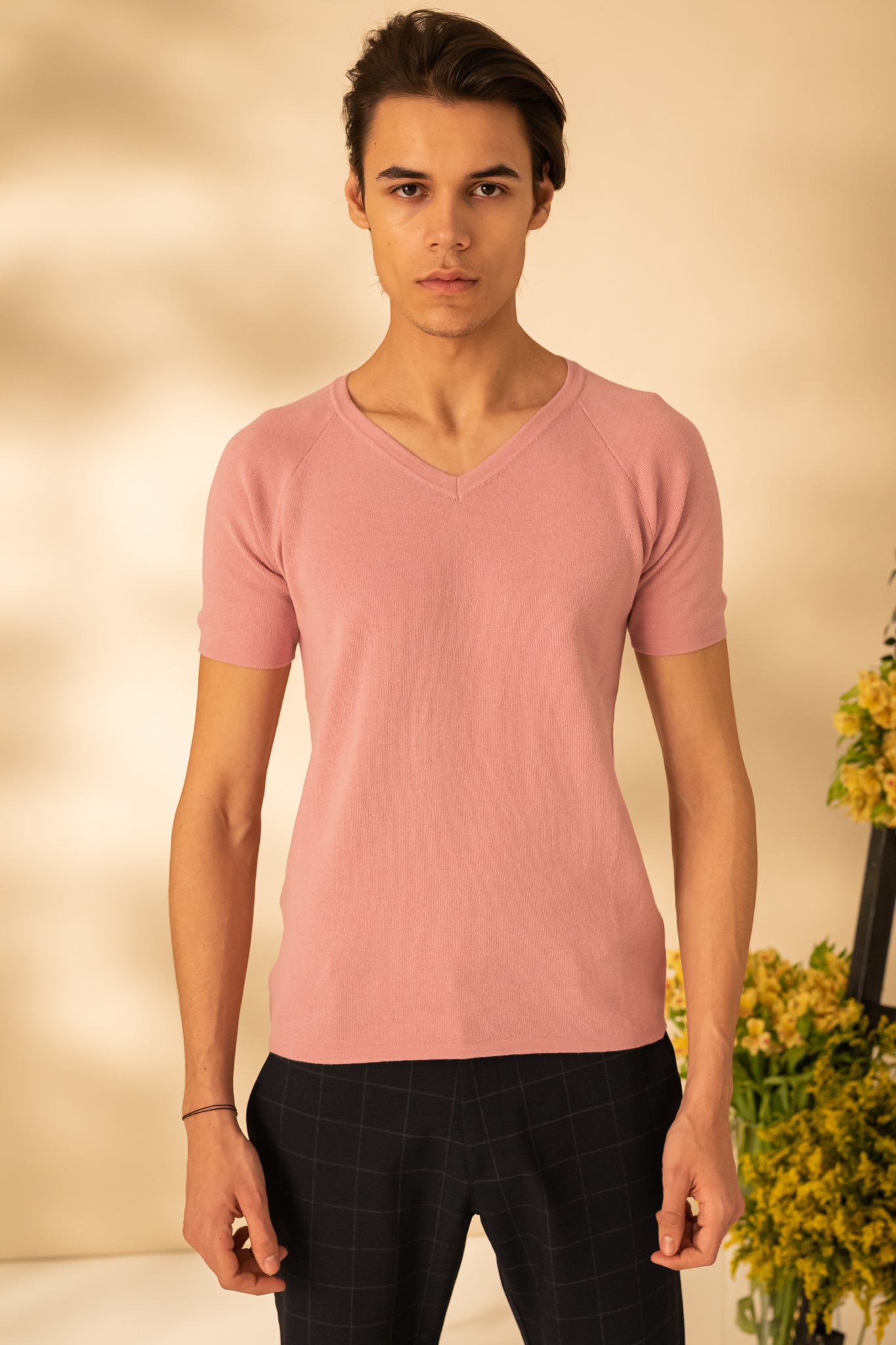 Tricou uni cu guler in V
