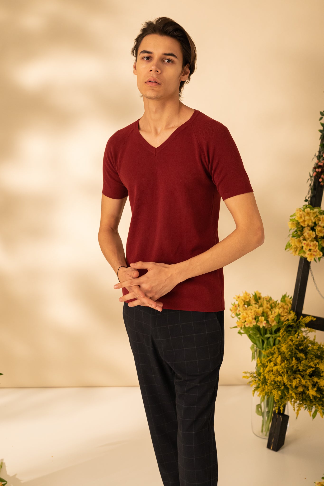 Tricou uni cu guler in V