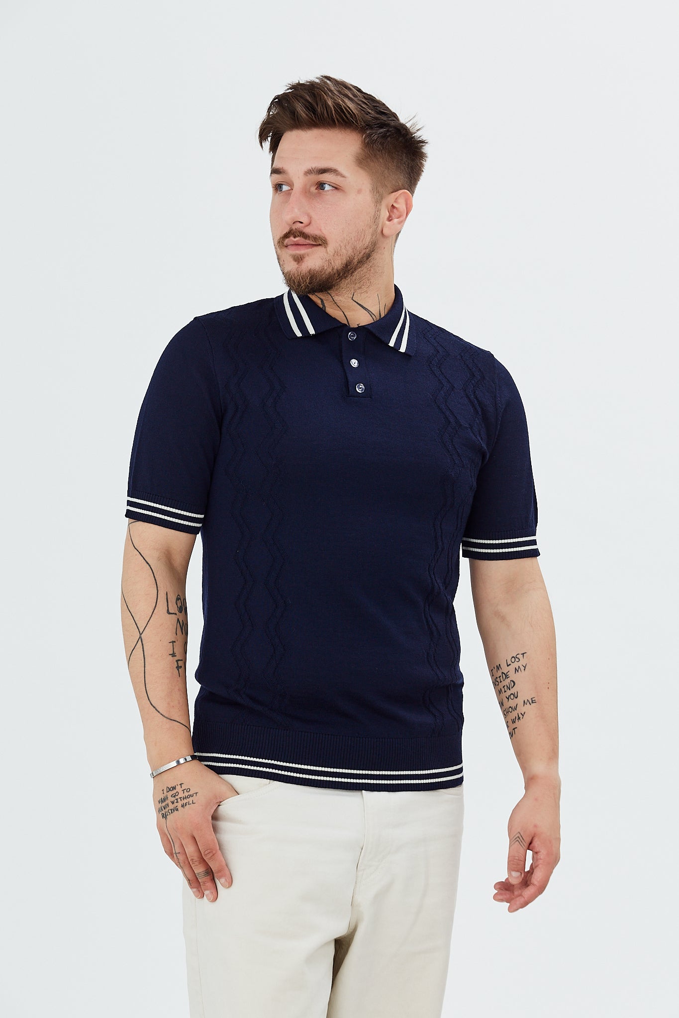 Pulover cu guler polo si modele zig-zag