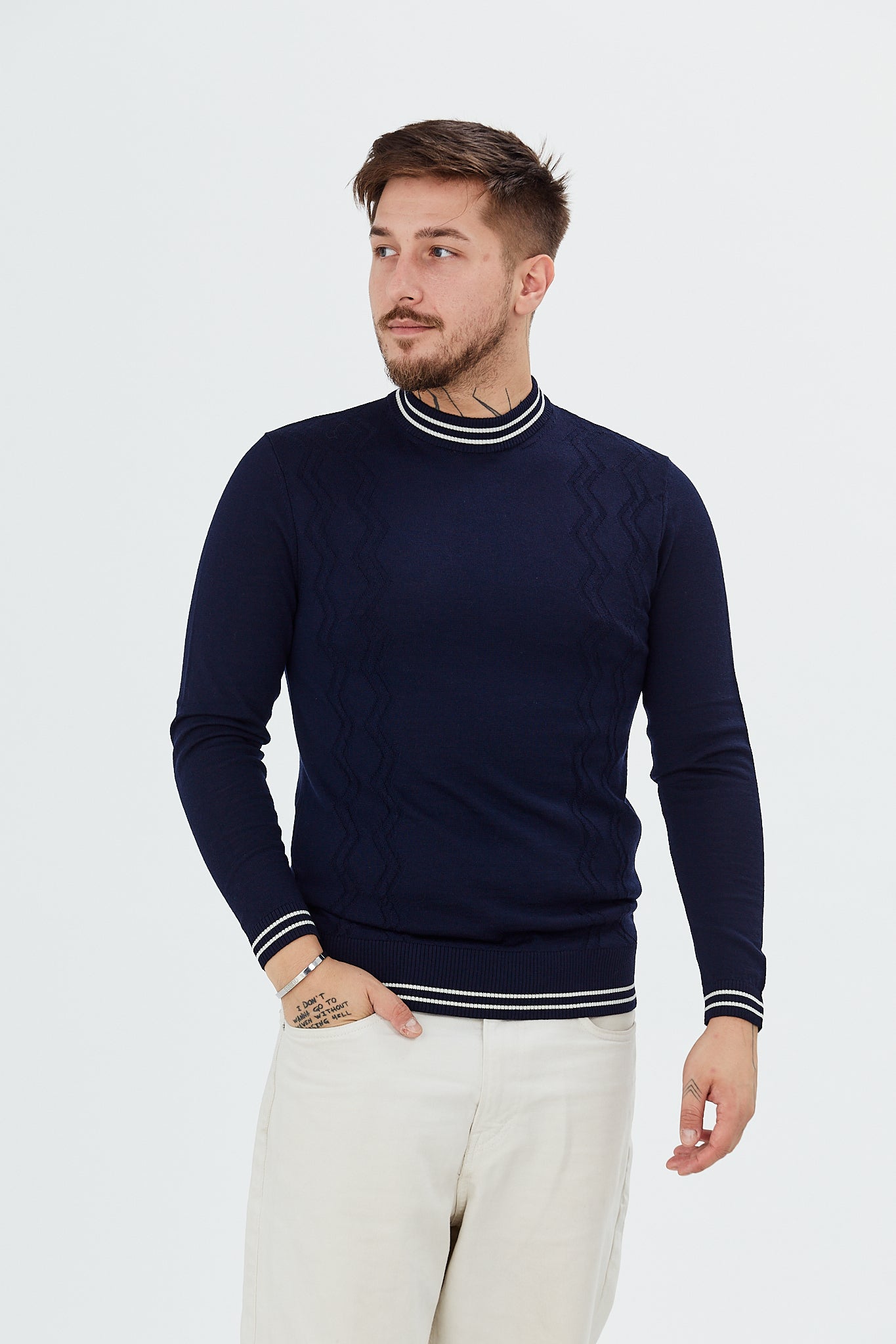 Pulover cu model zig-zag si maneci lungi