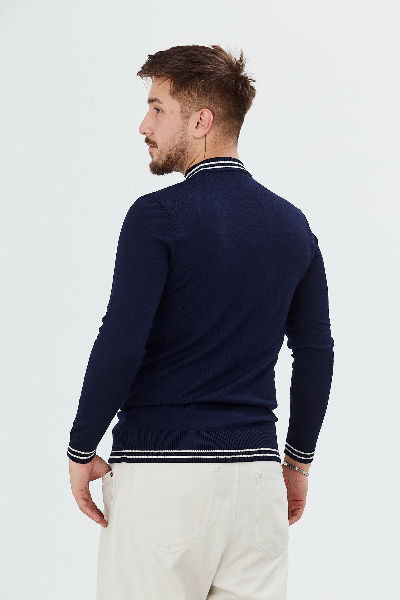 Pulover cu model zig-zag si maneci lungi