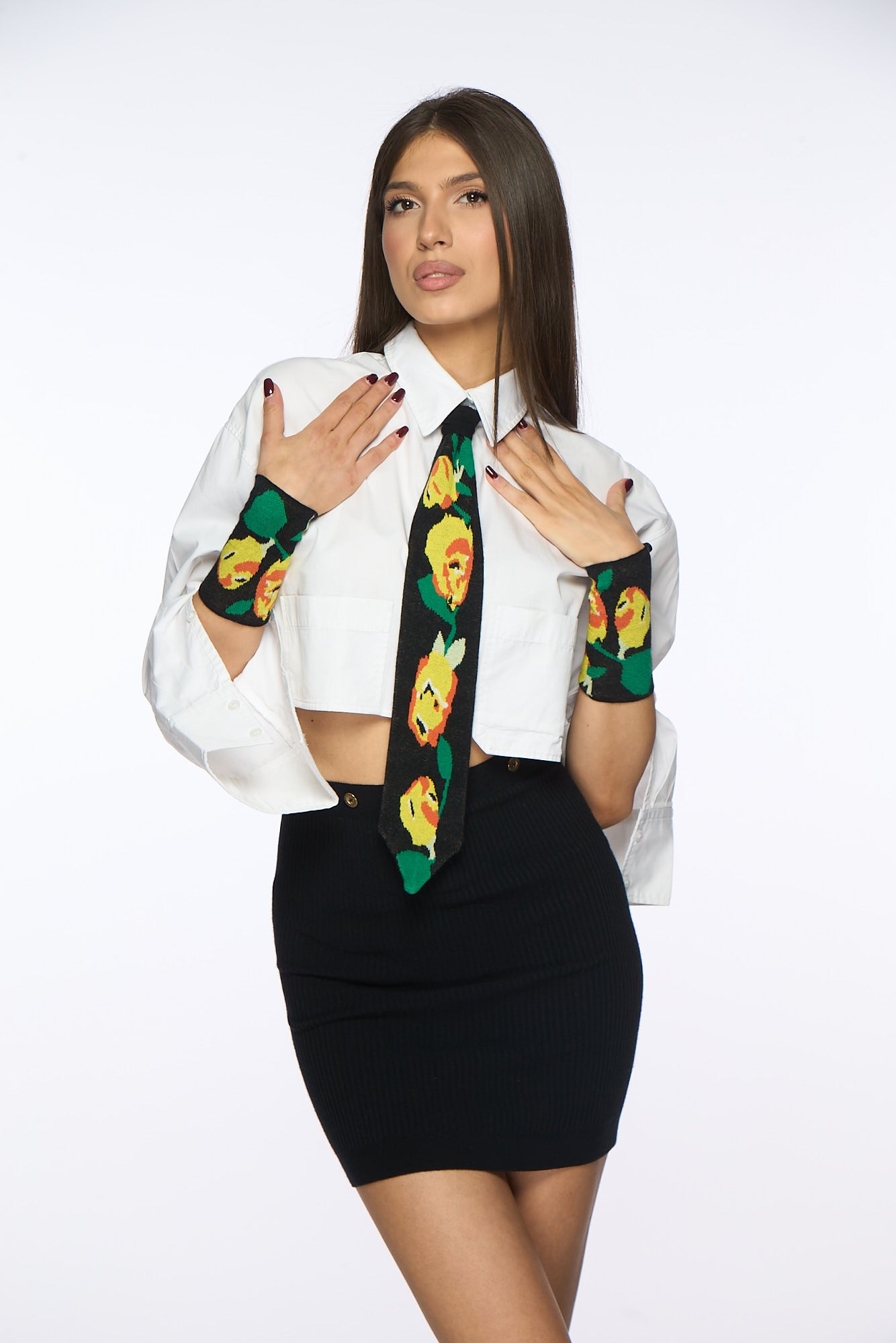 Mansete scurte cu trandafiri stilizati