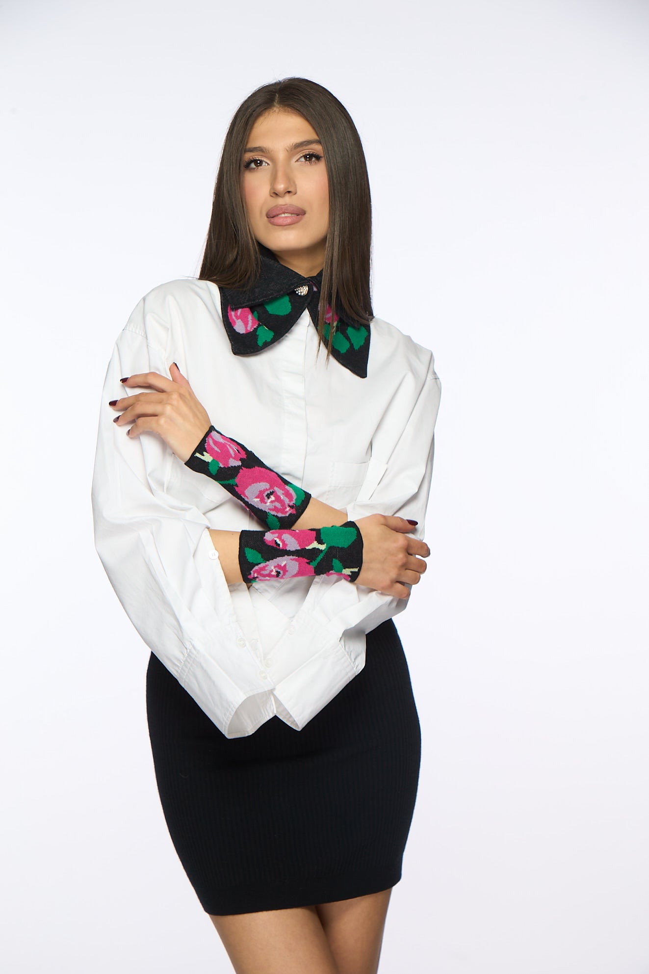 Mansete scurte cu trandafiri stilizati