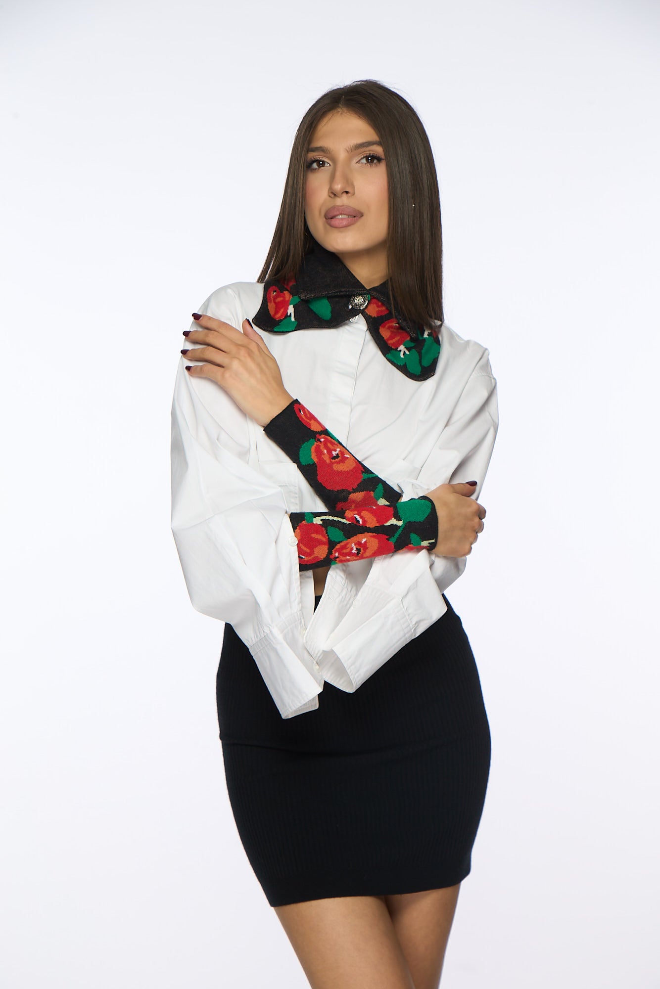 Mansete scurte cu trandafiri stilizati