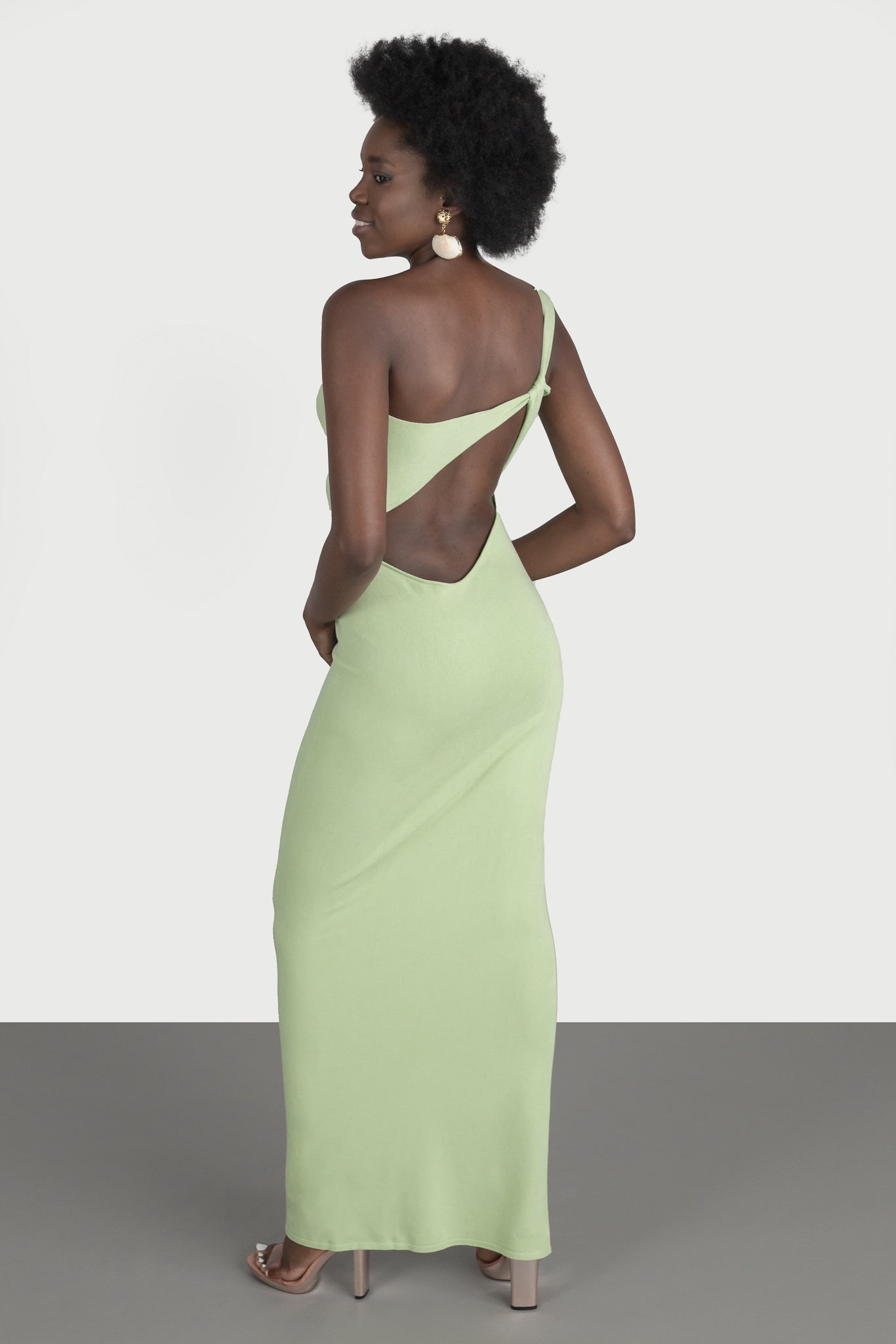 Rochie lunga cu spate semi-gol